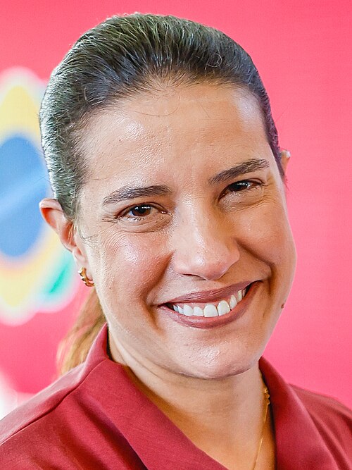 Governadora de Pernambuco, Raquel Lyra, durante cerimônia pública.